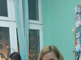 Четири одељења првог разреда су одржала радионицу пред новогодишњи базар. Радионице су организовале учитељице и позвале су родитеље ученика да заједно са својом дечицом буду креативни, да улепшају и деци и себи тај дан.