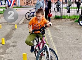 Ученице и ученици ОШ“Влада Аксентијевић“, на општинском такмичењу „Шта знаш о саобраћају“ одржаном 26.04.2025. у Борчи, на полигону ОШ“Стеван Сремац“ доказали су да су одлични познаваоци саобраћаја и веома спретни возачи бицикла.