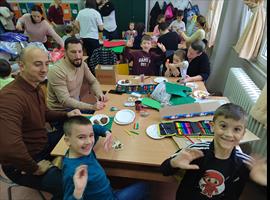 Четири одељења првог разреда су одржала радионицу пред новогодишњи базар. Радионице су организовале учитељице и позвале су родитеље ученика да заједно са својом дечицом буду креативни, да улепшају и деци и себи тај дан.